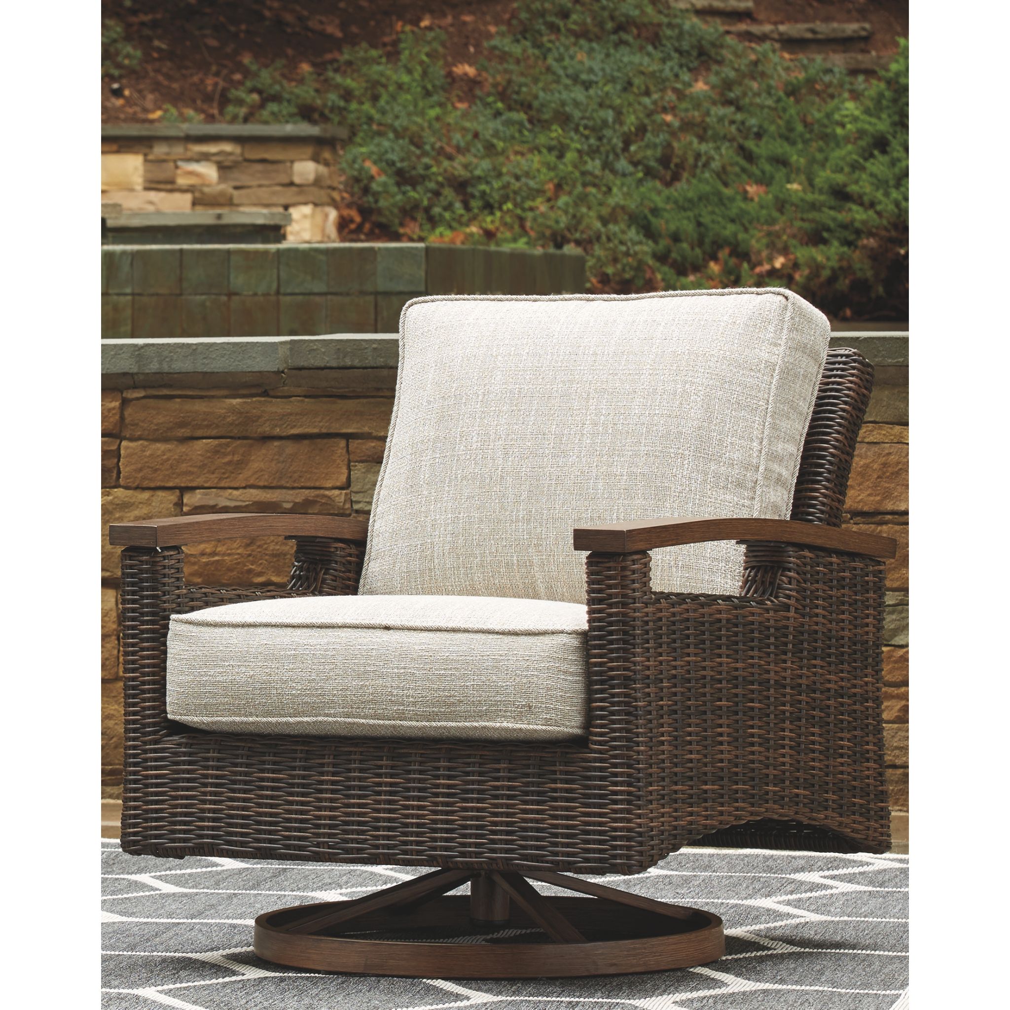 Outdoor Paradise Trail Swivel Lounge Chair with Cushion - Gallery Image 3