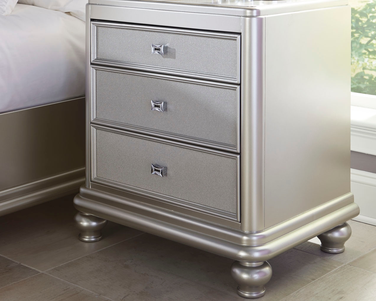 Coralayne Three Drawer Nightstand (Set of 2) - Gallery Image 1